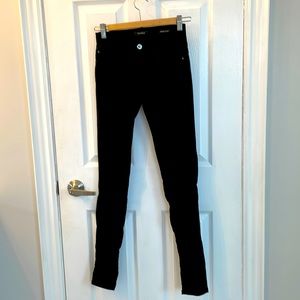 BNWOT black Guess pants.